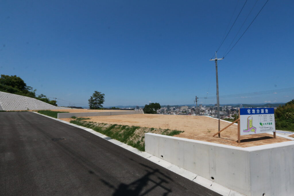 岡山市中区門田文化町1丁目　土地・分譲地　2549.2～2942.4万円　エモ不動産
