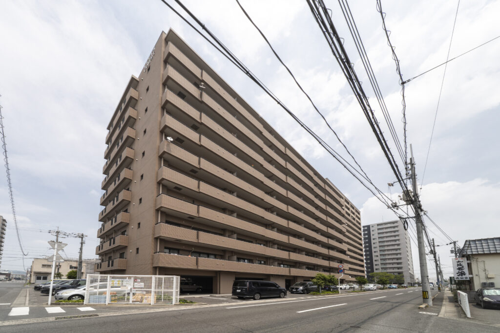 リビングコート問屋町外観