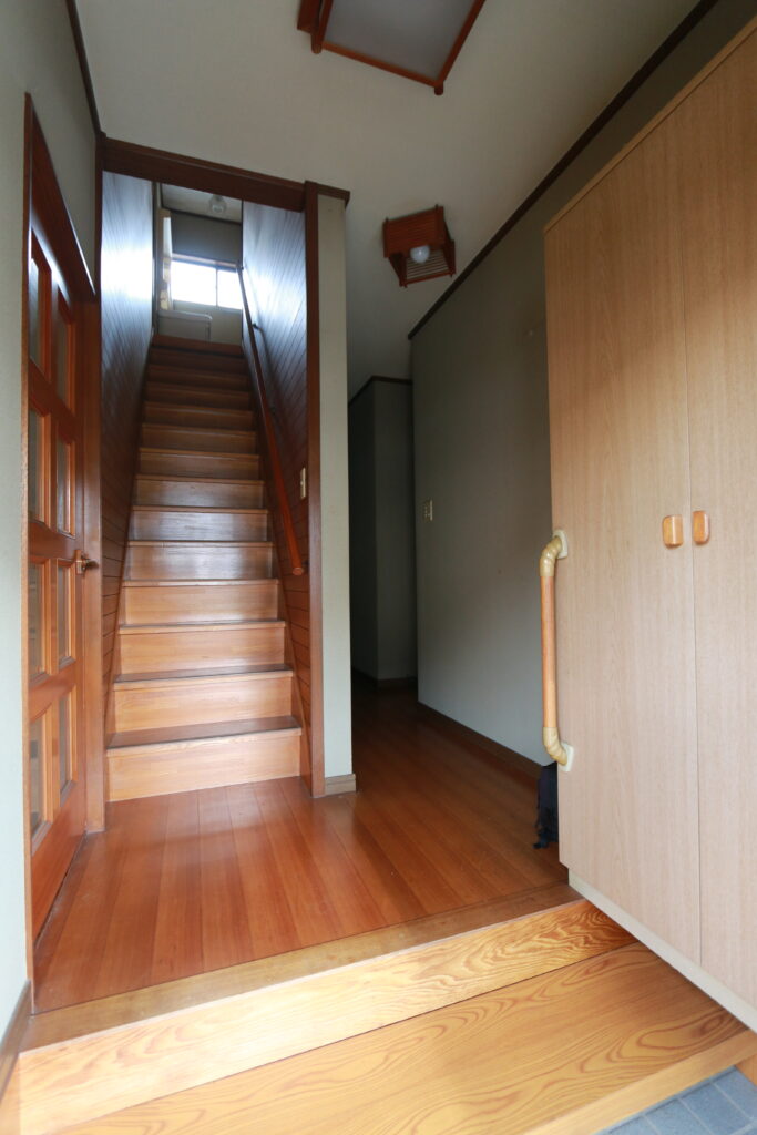 岡山市東区瀬戸町旭ヶ丘1丁目　売家　1100万円　とんがり屋