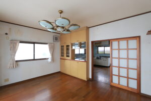 岡山市東区瀬戸町旭ヶ丘1丁目　売家　1100万円　とんがり屋