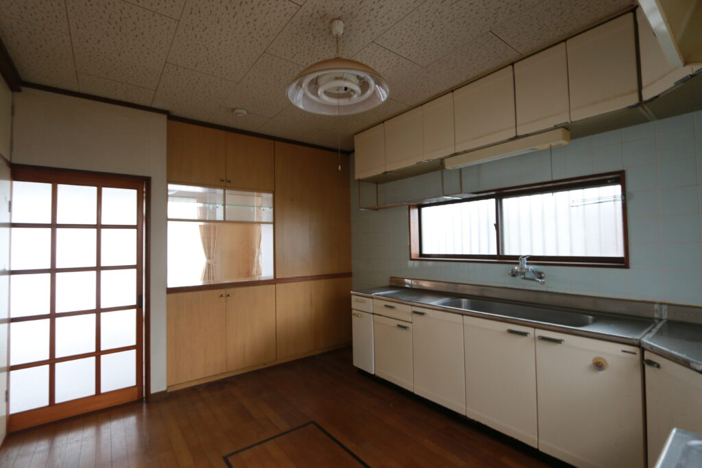 岡山市東区瀬戸町旭ヶ丘1丁目　売家　1100万円　とんがり屋