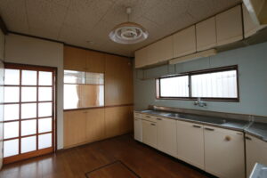 岡山市東区瀬戸町旭ヶ丘1丁目　売家　1100万円　とんがり屋