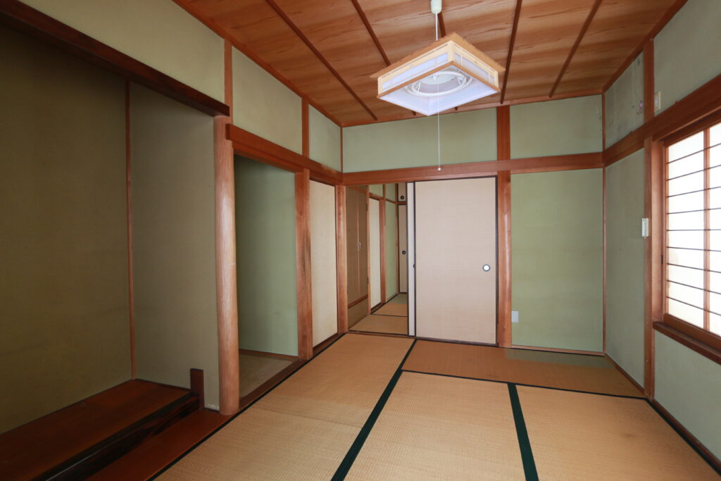 岡山市東区瀬戸町旭ヶ丘1丁目　売家　1100万円　とんがり屋